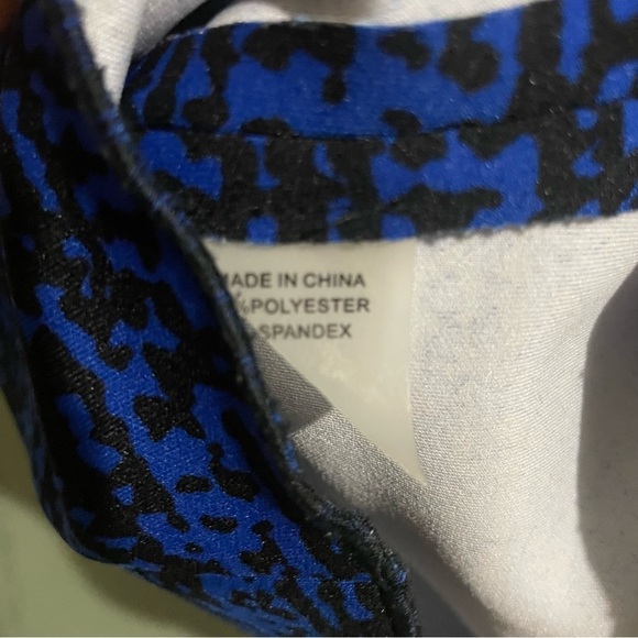 Vince Camuto Geometric Print Short Sleeve Round Neck Tee Shirt Blue Black - Picture 9 of 9